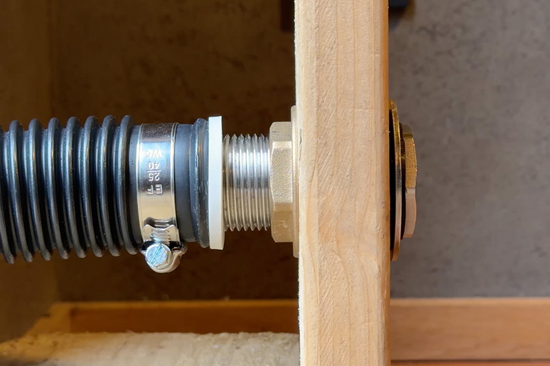 Hose fitting for hot tub ice bath